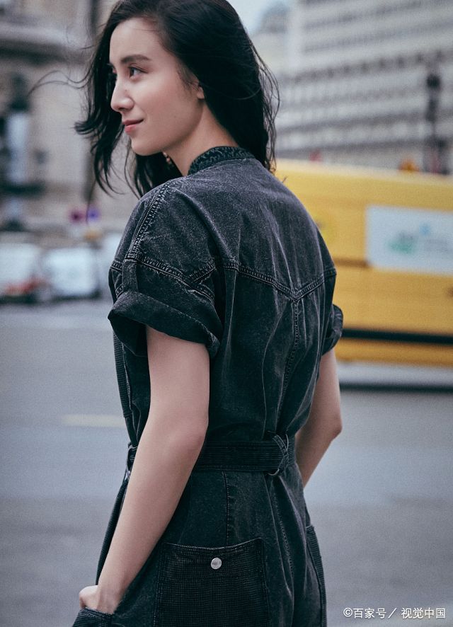 宋佳现身街头,39岁美女姐这造型越过越年轻!